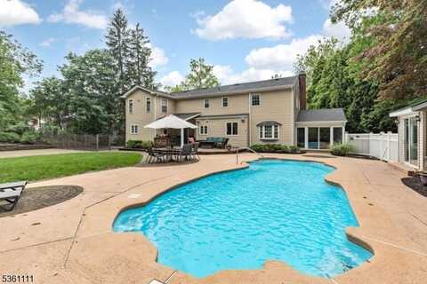 28 Sherbrook Dr, Berkeley Heights, NJ 07922