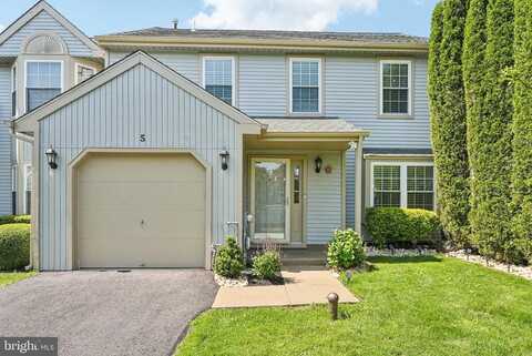 5 LOCUST LANE, NEWTOWN, PA 18940