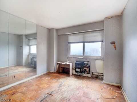 377 S Harrison St, East Orange, NJ 07018