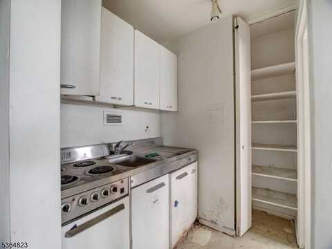 377 S Harrison St, East Orange, NJ 07018