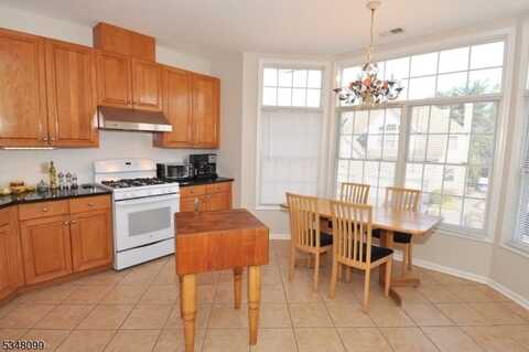 216 Turlington Ct, Livingston, NJ 07039