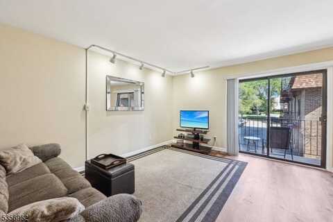 825 Riverside Ave, Lyndhurst, NJ 07071