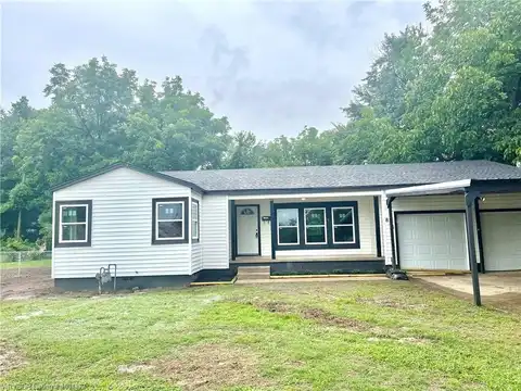 818 E Chickasaw AVE, Sallisaw, OK 74955