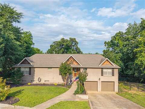 2121 Garner LN, Fort Smith, AR 72901