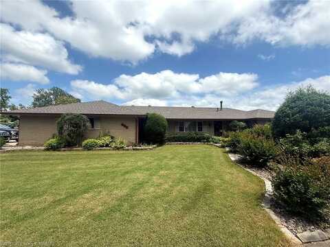 400 Fryar DR, Sallisaw, OK 74955