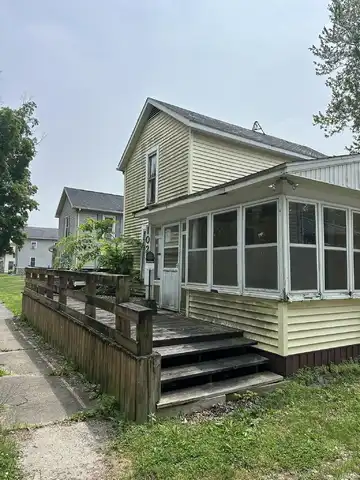 102 E County Line Rd Street, Wolcottville, IN 46795