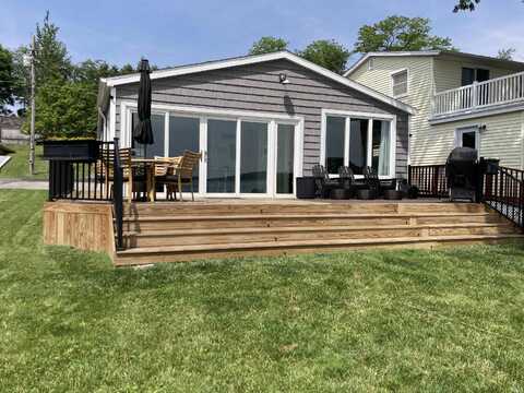 635 Lane 101 Hamilton Lake, Hamilton, IN 46742