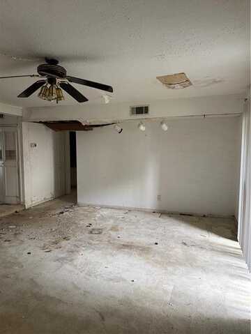 809 CAMELOT Drive, College Park, GA 30349