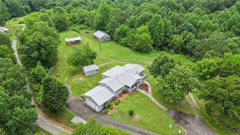 404 Davis Road W, Fairmount, GA 30139