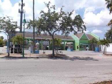 826 Cape Coral Parkway E, Cape Coral, FL 33904