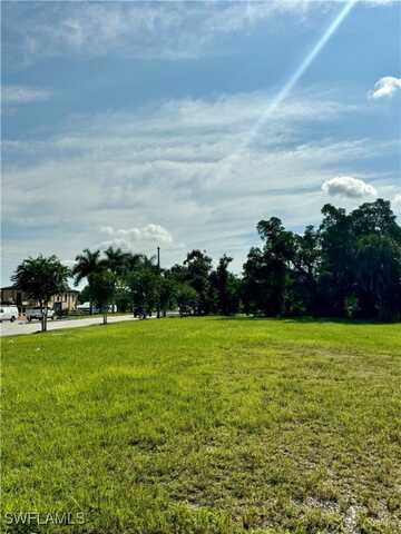3030 Dr Martin Luther King Jr Boulevard, Fort Myers, FL 33916