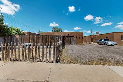 207 VERMONT Street NE, Albuquerque, NM 87108