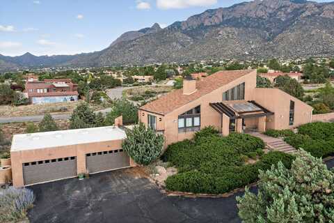 450 LIVE OAK Lane NE, Albuquerque, NM 87122
