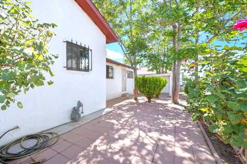 108 PHOENIX Avenue NW, Albuquerque, NM 87107