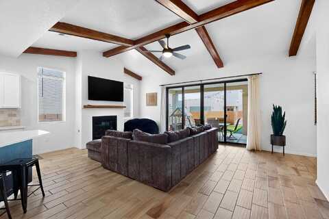 6032 NAUMAN Drive SE, Albuquerque, NM 87106
