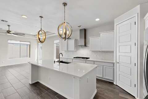 215 Adeline Avenue, Los Lunas, NM 87031