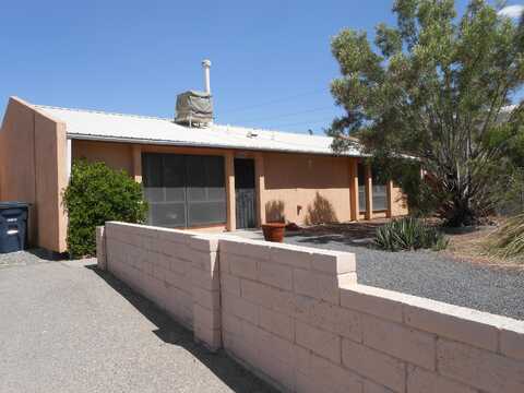 440 Salazar Court SE, Albuquerque, NM 87102