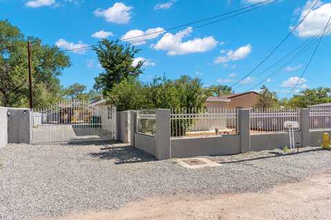 2107 VALLEY Road SW, Albuquerque, NM 87105