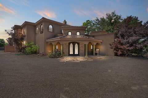 746 Chamisal Road NW, Los Ranchos, NM 87107