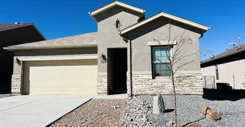415 Adeline Avenue, Los Lunas, NM 87031