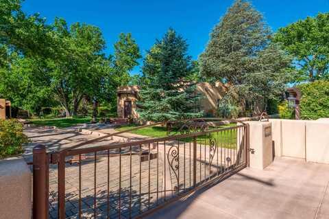 1122 GREEN VALLEY Road NW, Los Ranchos, NM 87107