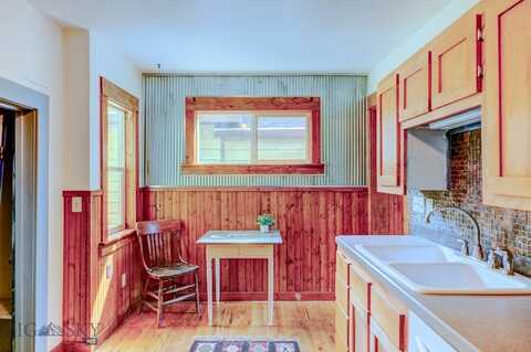 326 S 5th Street, Livingston, MT 59047