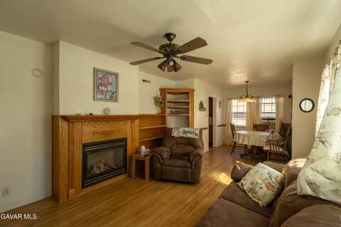 817 W J6, Lancaster, CA 93534