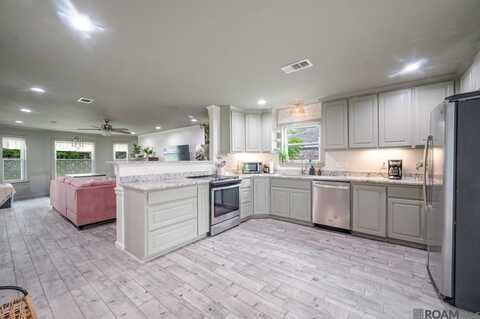 8474 Harold Dr, Denham Springs, LA 70726