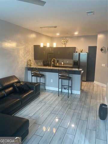 870 Mayson Turner, Atlanta, GA 30314