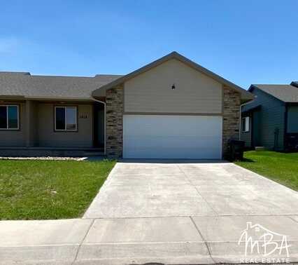 1918 Prairie View Drive, Garden City, KS 67846