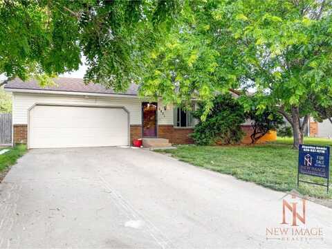 2921 Loraine Place, Garden City, KS 67846