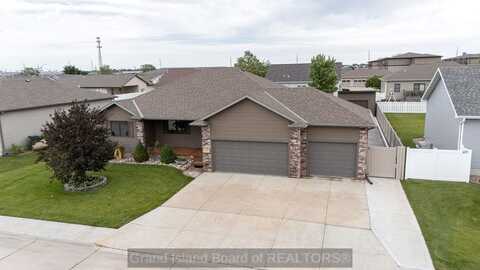 1135 Stonewood Ave, Grand Island, NE 68803
