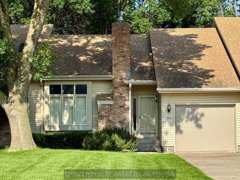 1914 Stolley Park Cir, Grand Island, NE 68803
