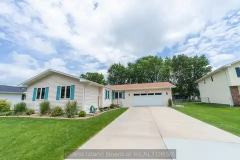 2807 Stagecoach Cir, Grand Island, NE 68801