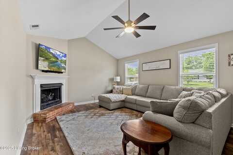 1315 Oak Ridge Ct, Simpsonville, KY 40067