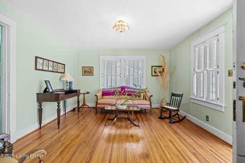 310 Clover Ln, Louisville, KY 40207