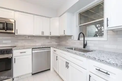 421 Redding Rd, Lexington, KY 40517