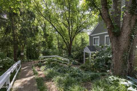 55 Lake Ave, Louisville, KY 40206