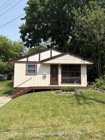 1524 Roseneath Avenue, Lansing, MI 48915