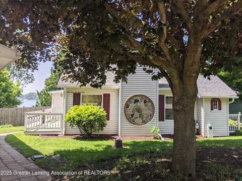 15632 Park Lake Road, East Lansing, MI 48823
