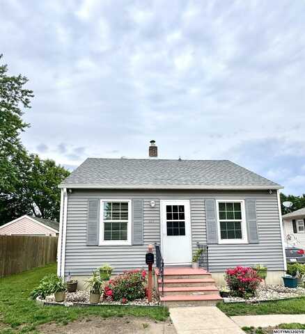 607 6th Ave, CHARLES CITY, IA 50616