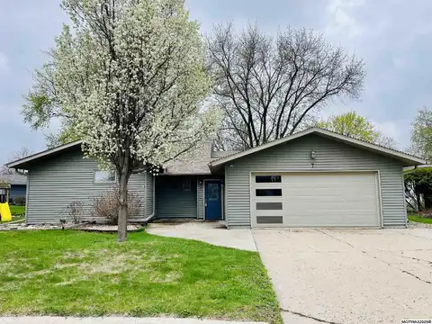 7 S Regency Ct, MASON CITY, IA 50401