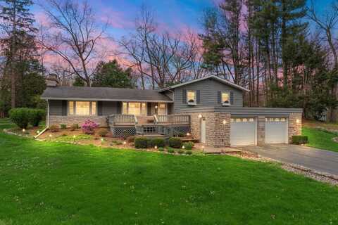 1854 Woodridge Circle, Valparaiso, IN 46383