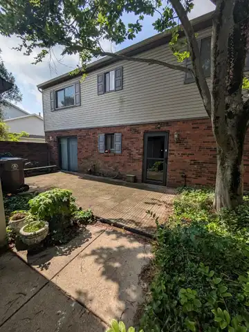 2013 Laura Lane, Chesterton, IN 46304