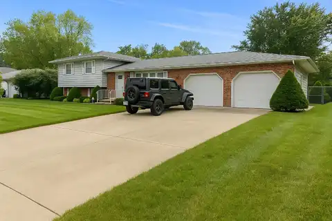 613 Dogwood Drive, Trail Creek, IN 46360