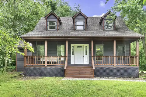 12127 Oakwood Drive, DeMotte, IN 46310