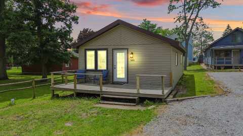 5455 S State Rd 10, Knox, IN 46534