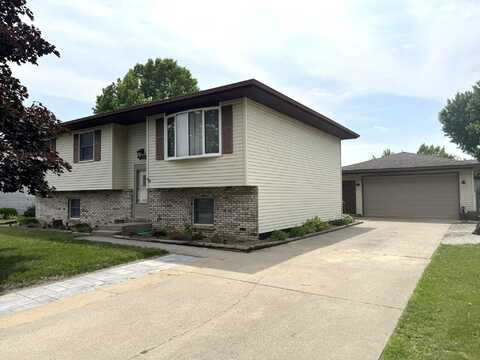 208 Locust Avenue S, Hebron, IN 46341