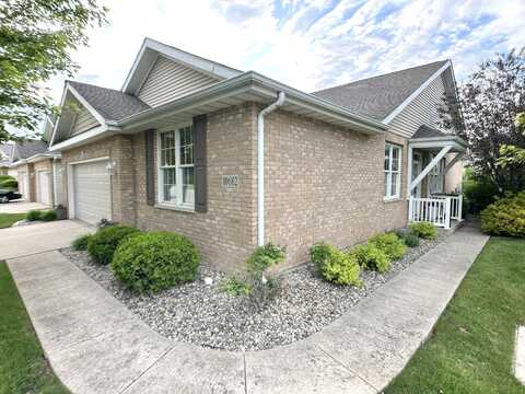 10682 Scarlett Oak Drive, Saint John, IN 46373