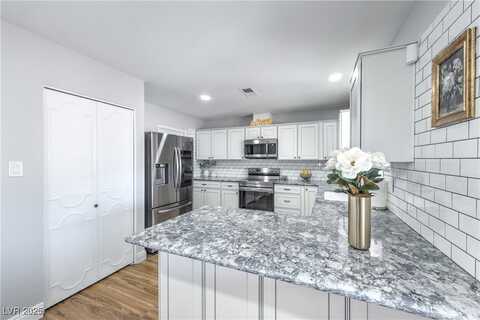 6920 Singing Dunes Lane, Las Vegas, NV 89145